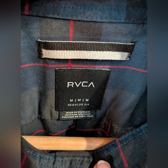 2 RVCA Button-Up Shirts (M) - Picture 4 of 7